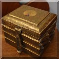 D10. Jewelry box. 